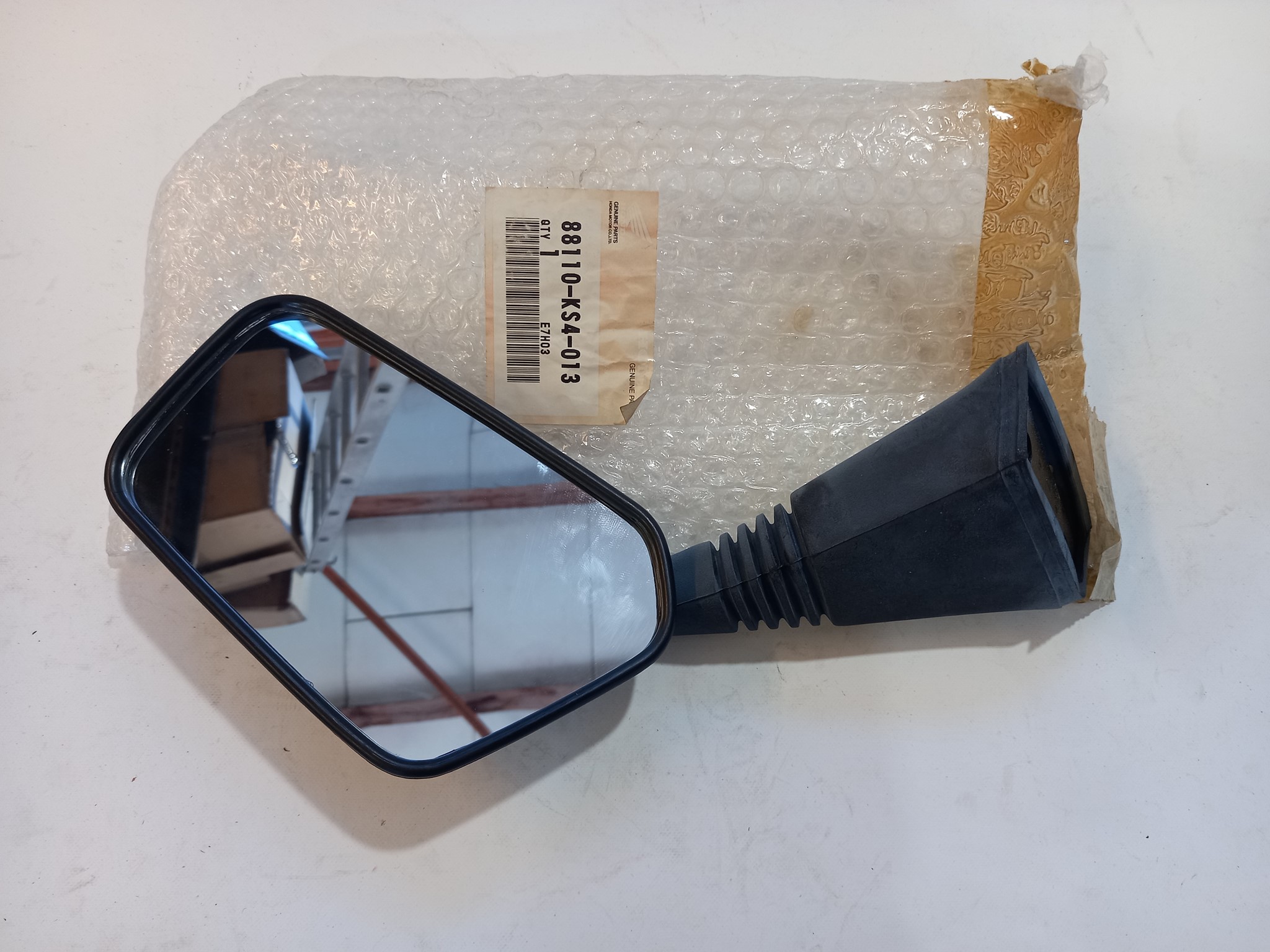 Picture of MIRROR ASSY R  88110-KS4-013